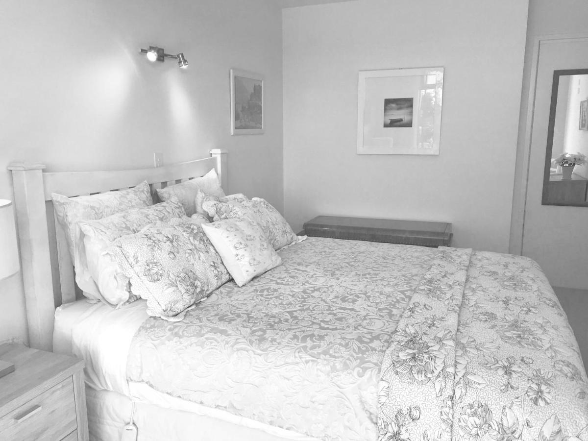 Sunset Point Apartment *